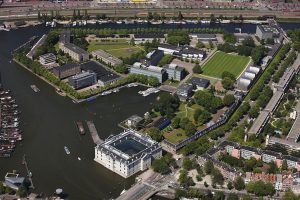 amsterdam-onbewolkt-veld-parool